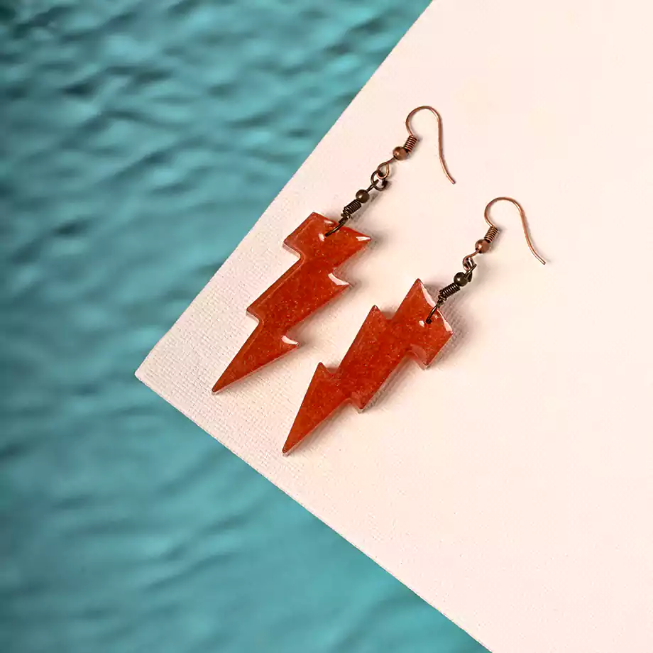 Kızıl Şimşek | El Yapımı Epoksi Küpe - Görsel 3