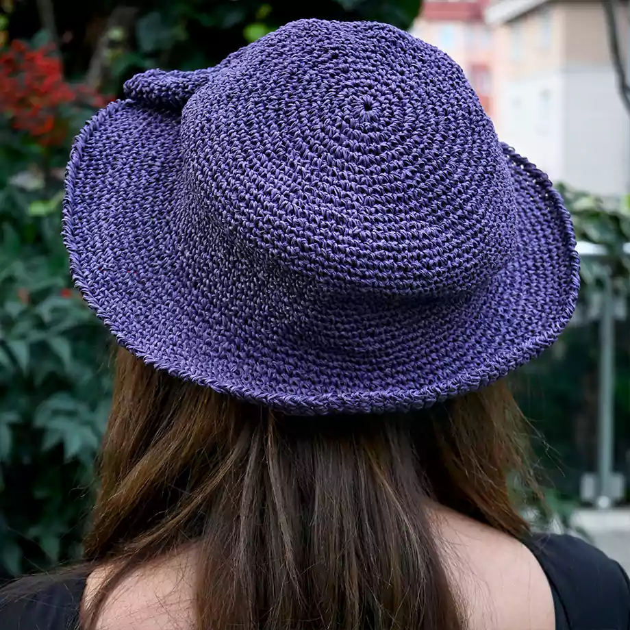 Violet Sessiz Güç | El Örgüsü Doğal Şapka - Görsel 2