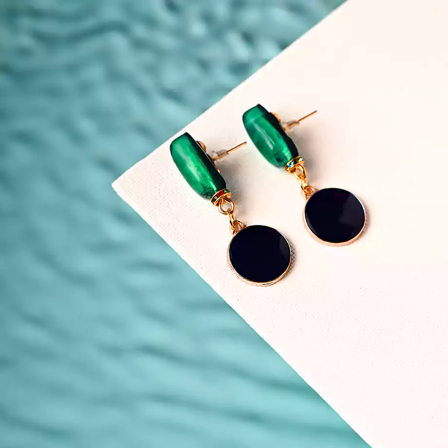 White Sakura Eclipse | El Yapımı Zarif Küpe - Görsel 4