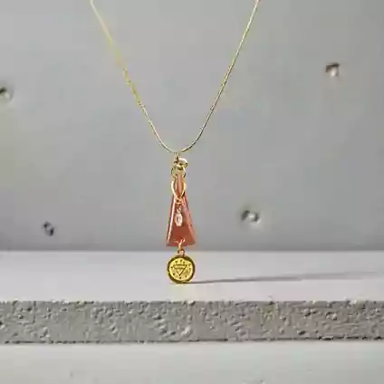 Günbatımı Mührü – Arkana Üçgen Kolye