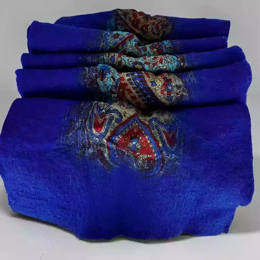 Safir Hafızası | Saks Mavisi Keçe İpek Atkı